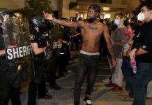 Jacob Blake menacé de paralysie, la colère ne faiblit pas (Ce que l’on sait) Jacob Blake menacé de paralysie, la colère ne faiblit pas (Ce que l'on sait)