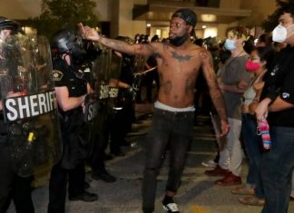 Jacob Blake menacé de paralysie, la colère ne faiblit pas (Ce que l’on sait) Jacob Blake menacé de paralysie, la colère ne faiblit pas (Ce que l'on sait)