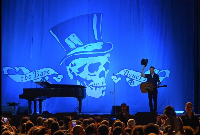 Bryan Adams enflamme Casablanca pour la fin de sa tournée marocaine Bryan Adams enflamme Casablanca pour la fin de sa tournée marocaine